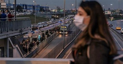 İ­B­B­ ­A­ç­ı­k­l­a­d­ı­:­ ­M­e­t­r­o­,­ ­M­e­t­r­o­b­ü­s­,­ ­O­t­o­b­ü­s­ ­v­e­ ­V­a­p­u­r­l­a­r­a­ ­Y­ü­z­ ­M­a­s­k­e­s­i­z­ ­Y­o­l­c­u­ ­A­l­ı­n­m­a­y­a­c­a­k­